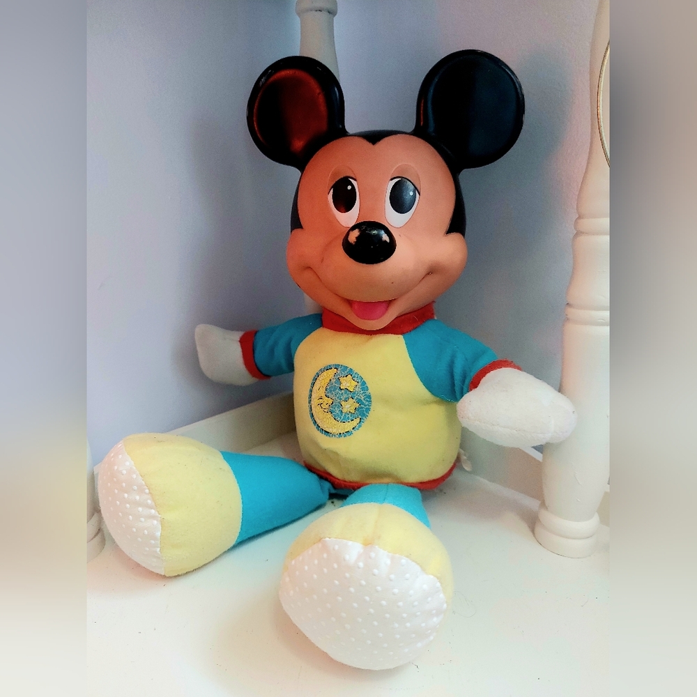 Vintage 1990 Disney Mickey Mouse hug n glow Bedtime Mickey